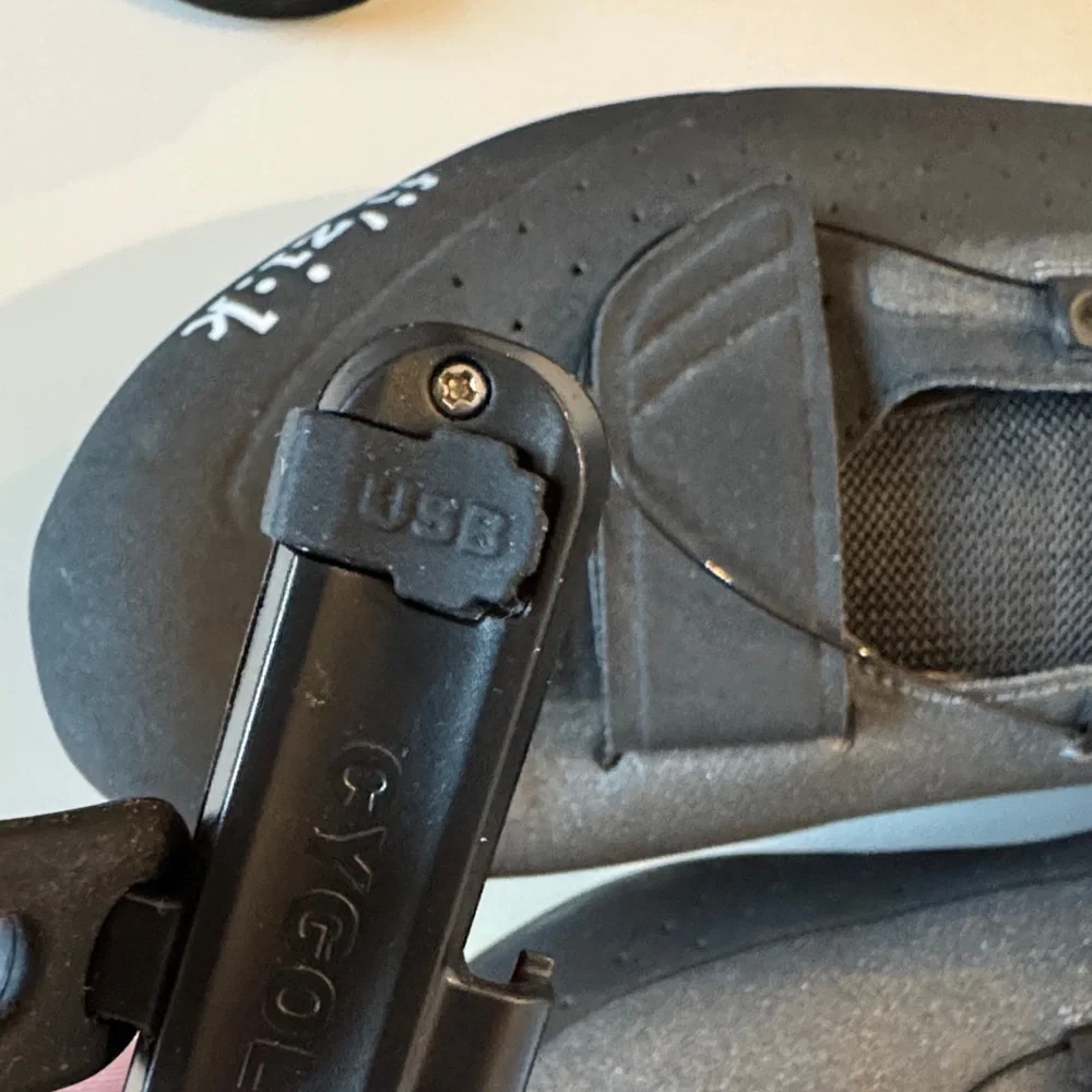 Men’s Fizí:k Fizik Carbon Cycling Shoes US10 Free Cygolite HotRod & Phone Mount - Picture 7 of 7